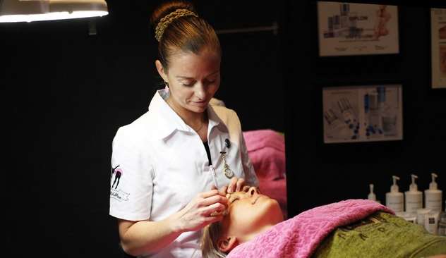 Brow lamination udføres på Nørrebro nær Østerbro og Frederiksberg